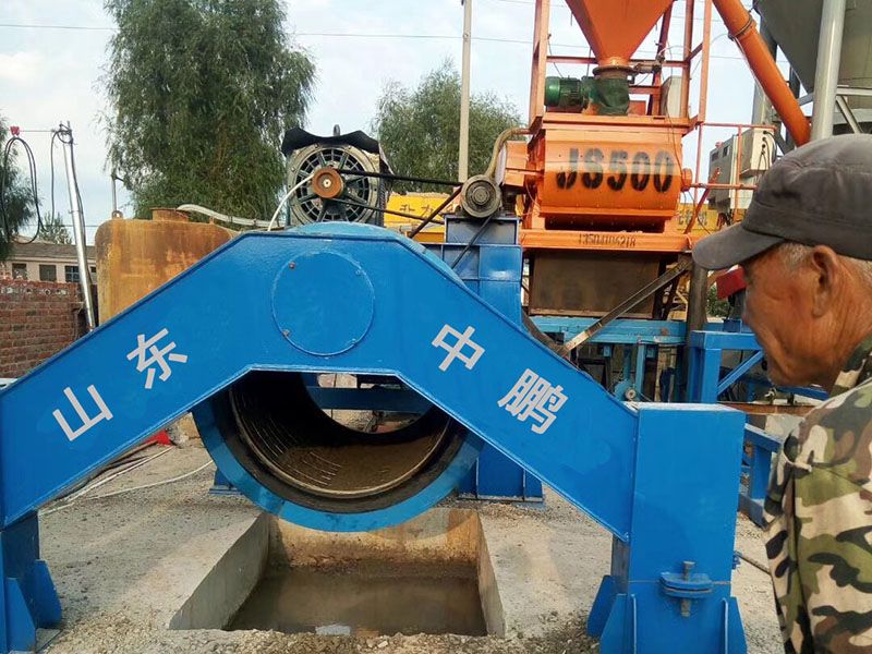 懸輥式水（shuǐ）泥製管設備